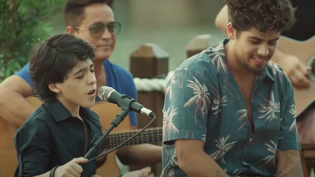 Zé Felipe desistiu de abandonar os palcos após música com Enzo