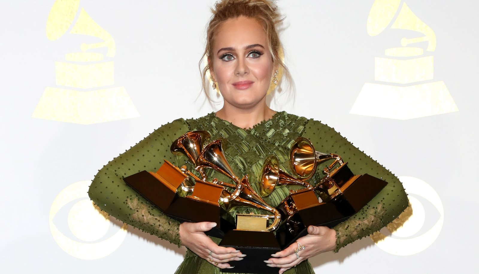 Como Adele conseguiu quebrar um troféu do Grammy? Entenda o que aconteceu