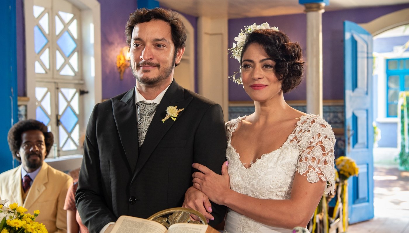 Darlene (Carol Castro) e João (Allan Souza Lima) finalmente vão se casar