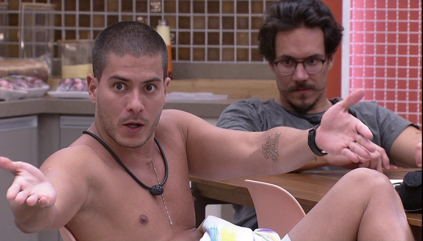 Arthur Aguiar se exalta no BBB22