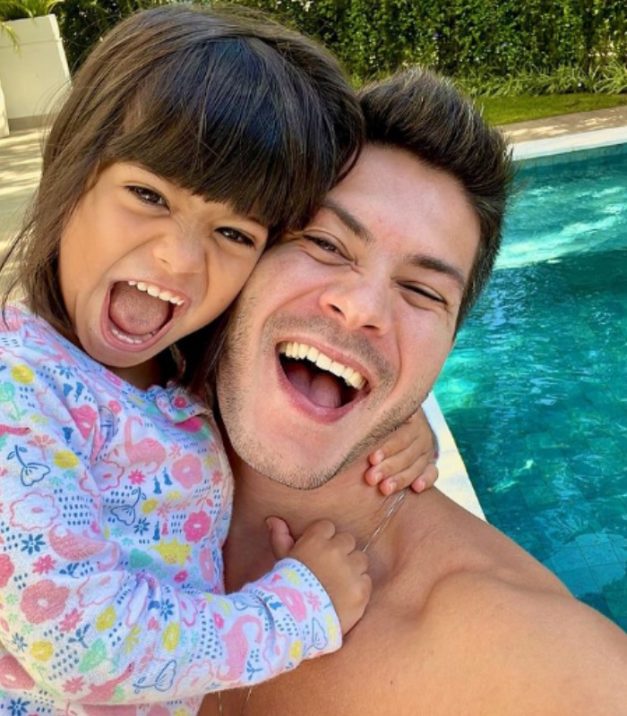 Arthur Aguiar com a filha, Sophia