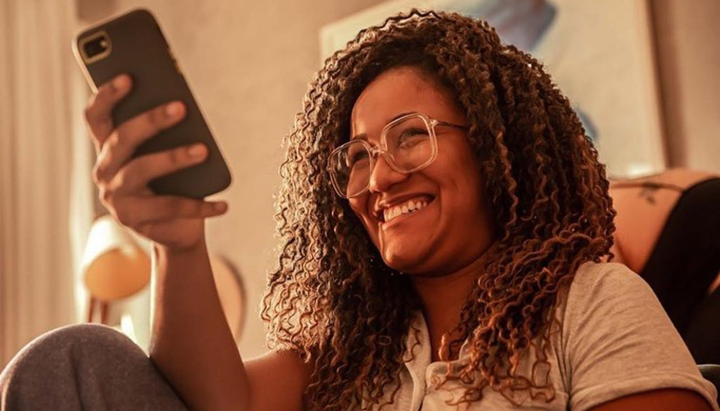 Atriz e cantora Luiza Loroza