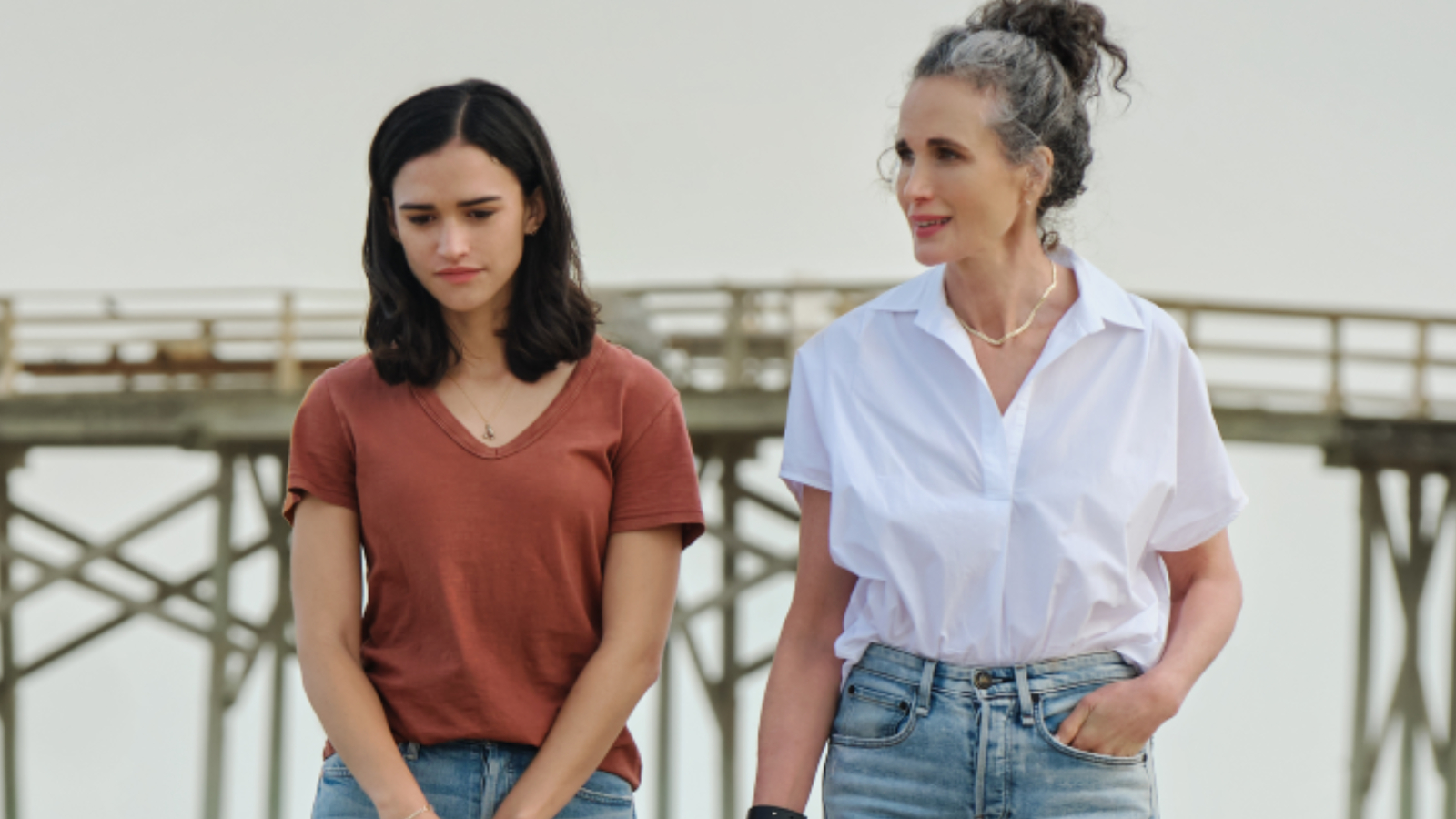 Auden (Emma Pasarow) e Victoria (Andie Macdowell) em