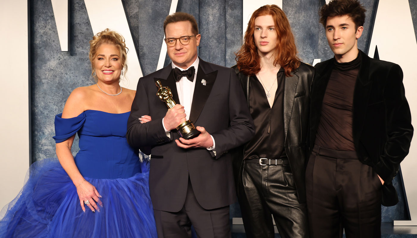 Brendan Fraser com a namorada e os filhos