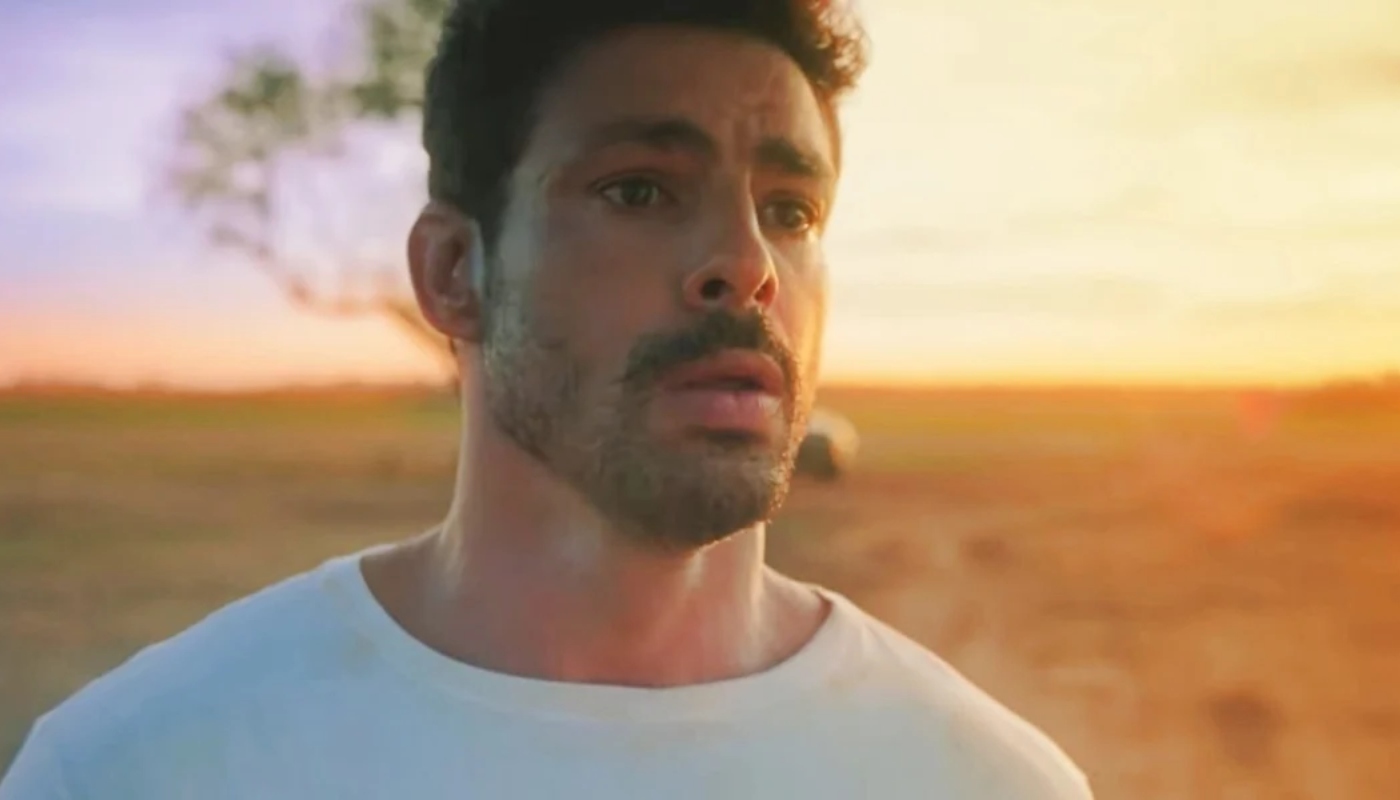 Caio (Cauã Reymond) em 