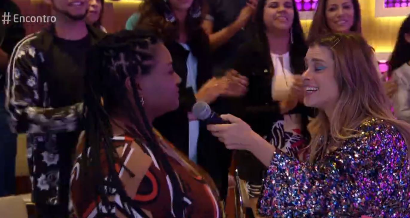 Carolina Dieckmann surpreendeu público com o lado cantora no “Encontro”: reações