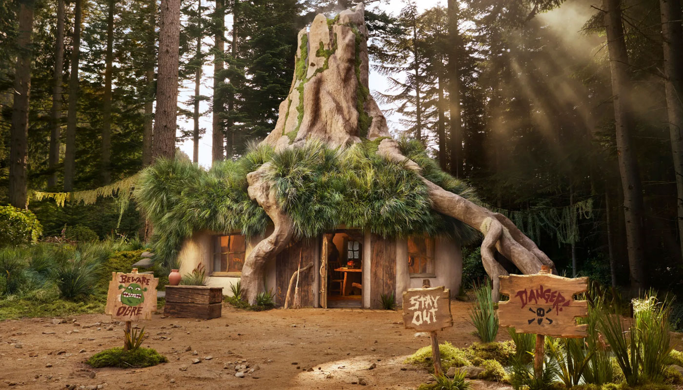 Como se hospedar na casa de Shrek sem pagar nada: imóvel no pântano está disponível no Airbnb