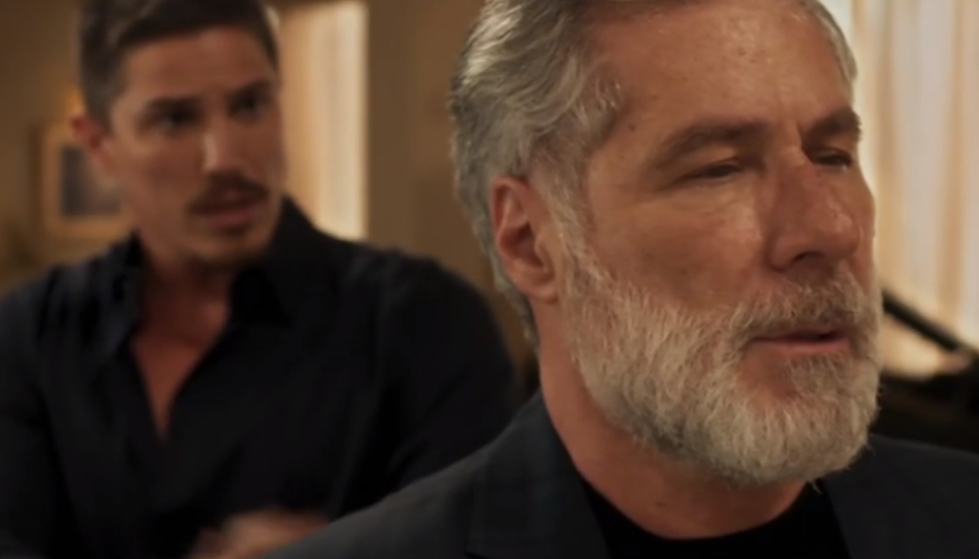 Julião (Romulo Arantes Neto) e César (Leopoldo Pacheco) em 