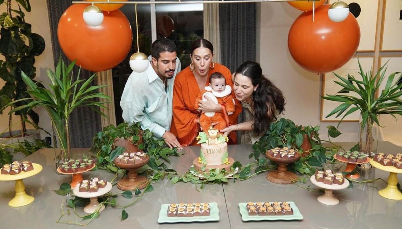 Claudia Raia comemora os três meses de Luca com os filhos
