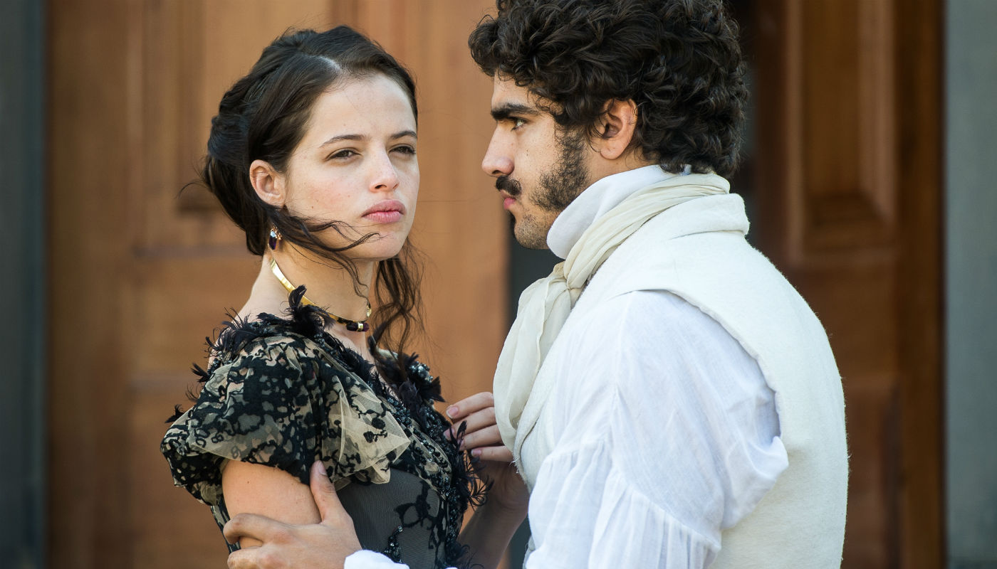 Agatha Moreira defende Domitila em “Novo Mundo” e comenta final da personagem