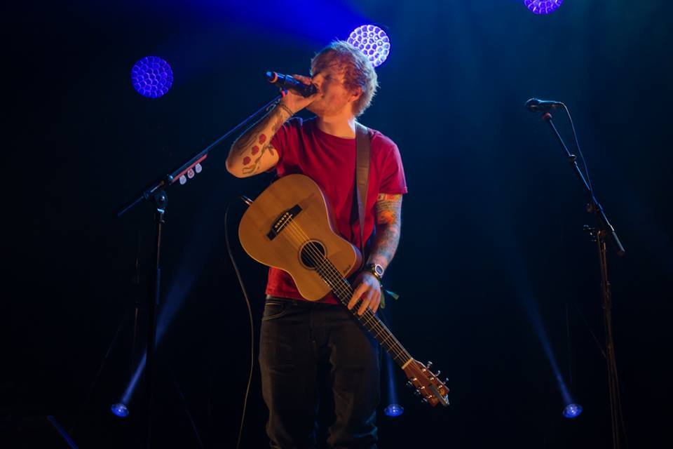 Ed Sheeran inicia hoje turnê no Brasil; relembre 5 hits
