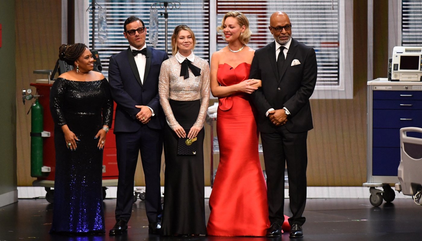 Chandra Wilson, Justin Chambers, Ellen Pompeo, Katherine Heigl e James Pickens Jr. no Emmy 2023