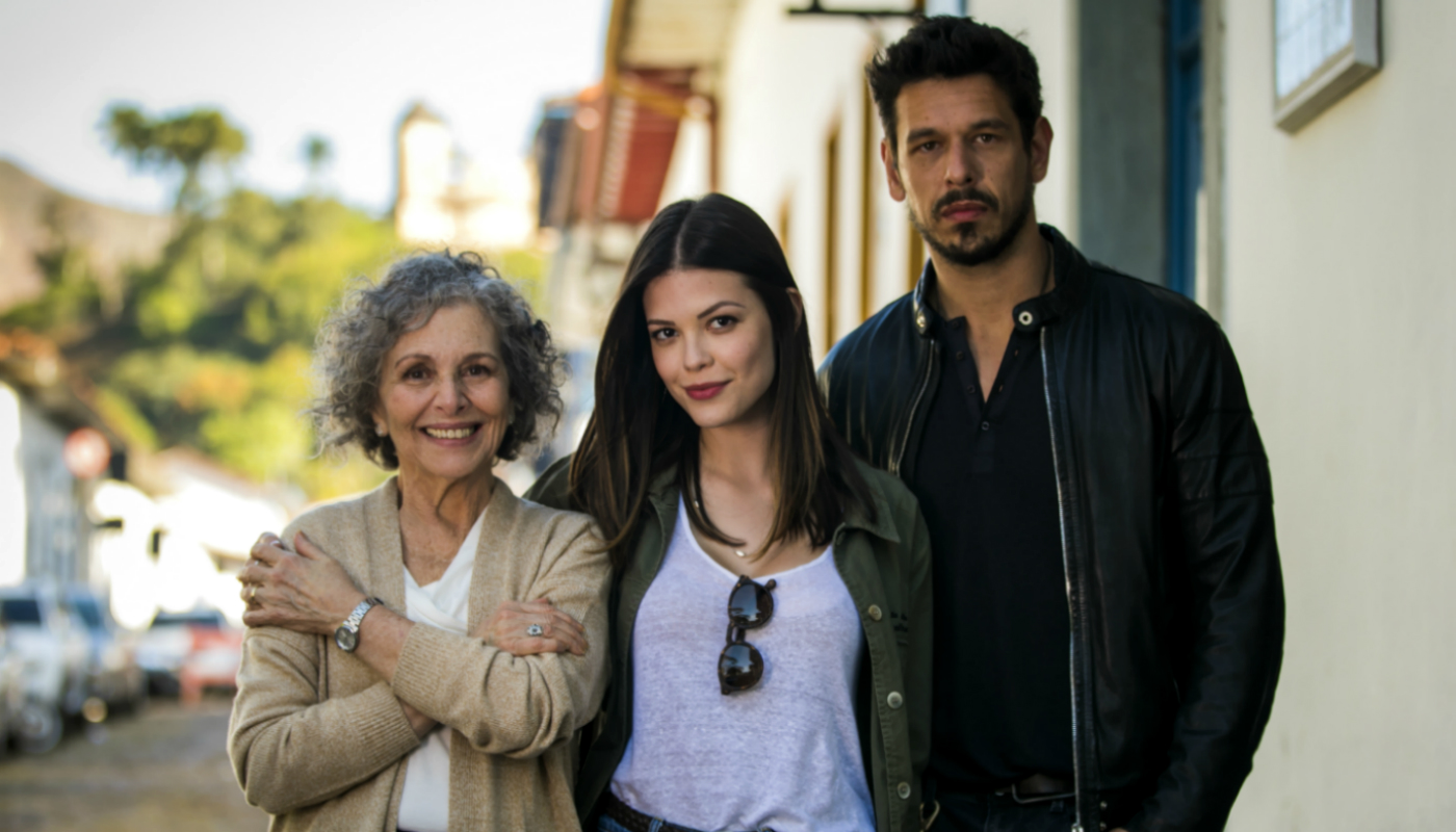 Cris investiga seu passado e sofre acidente em “Espelho da Vida”: 6 fatos para saber