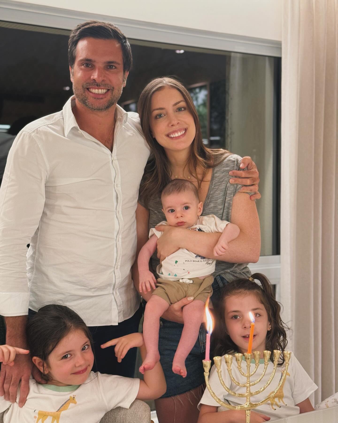 Fabiana Justus com o marido, Bruno, o caçula, Luigi, e as filhas, Sienna e Chiara