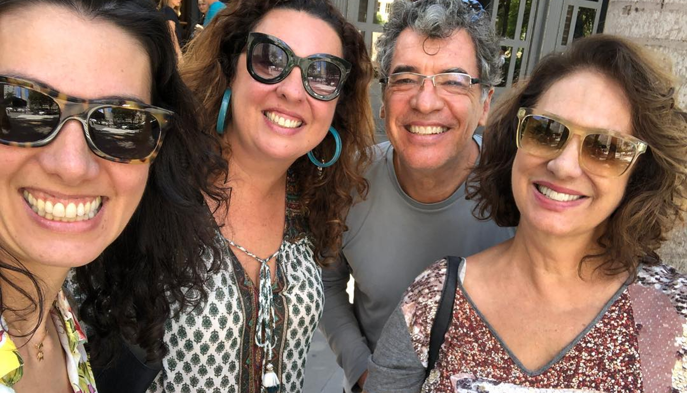 Mariana, Juliana, Paulo Betti e Eliane Glardini
