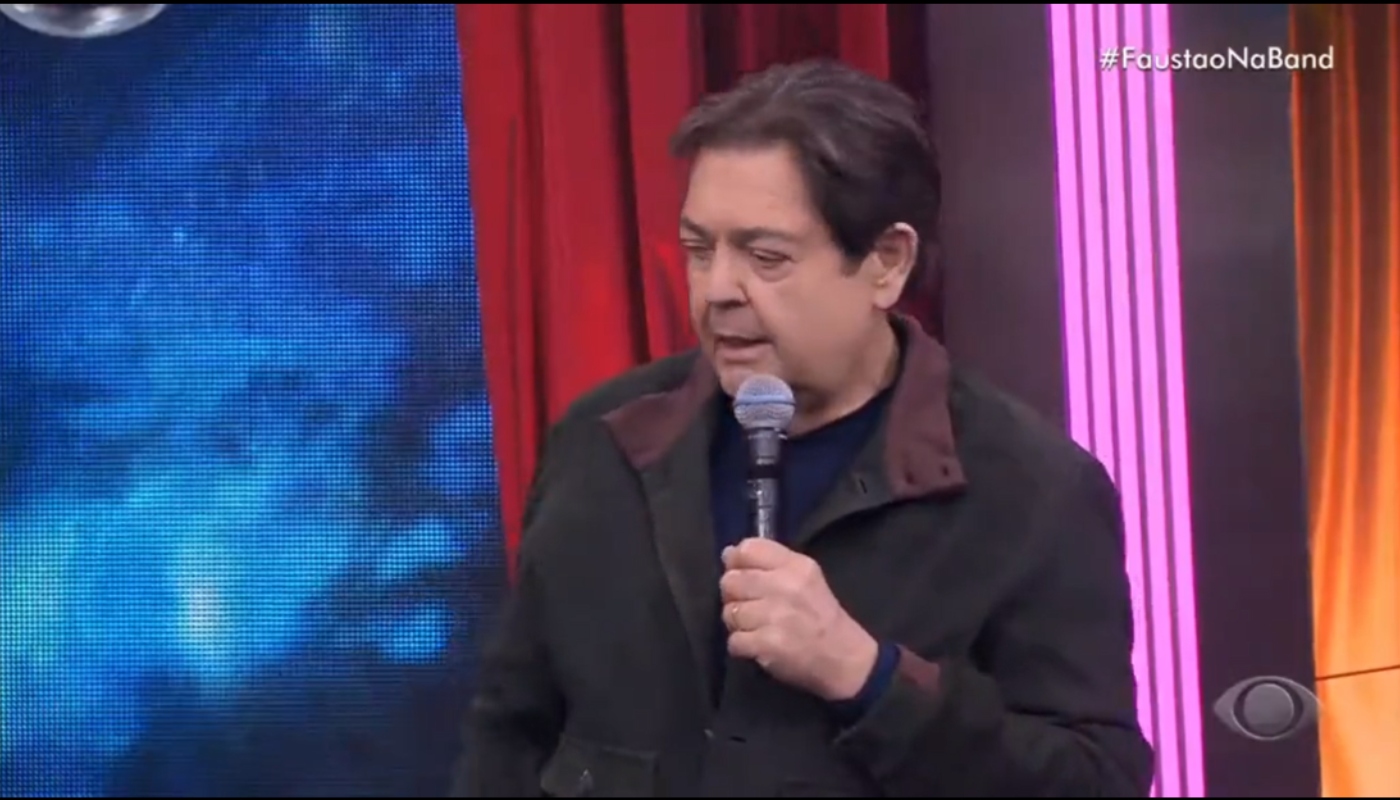 Momento em que Faustão manda indireta na Band