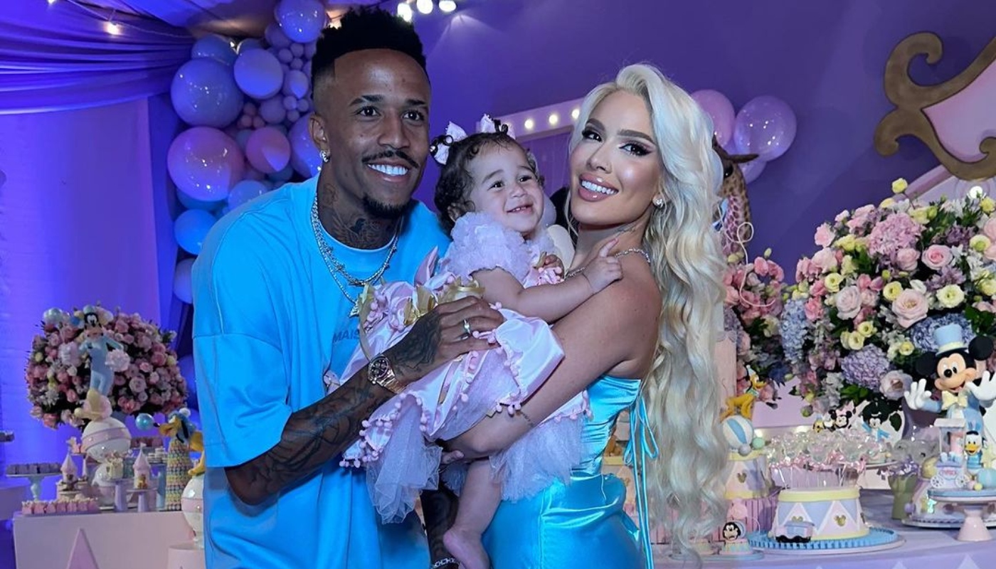 Karoline e Éder Militão comemoram um ano da filha