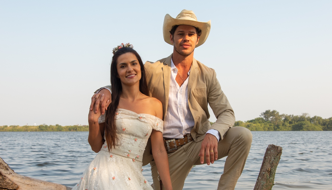 Zefa (Paula Barbosa) e Tadeu (José Loreto) se casam em