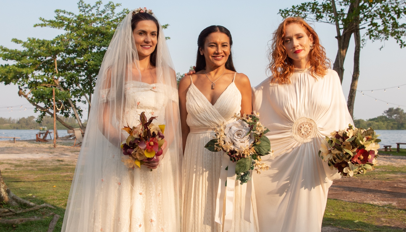 Filó (Dira Paes), Zefa (Paula Barbosa) e Irma (Camila Morgado) se casam em 