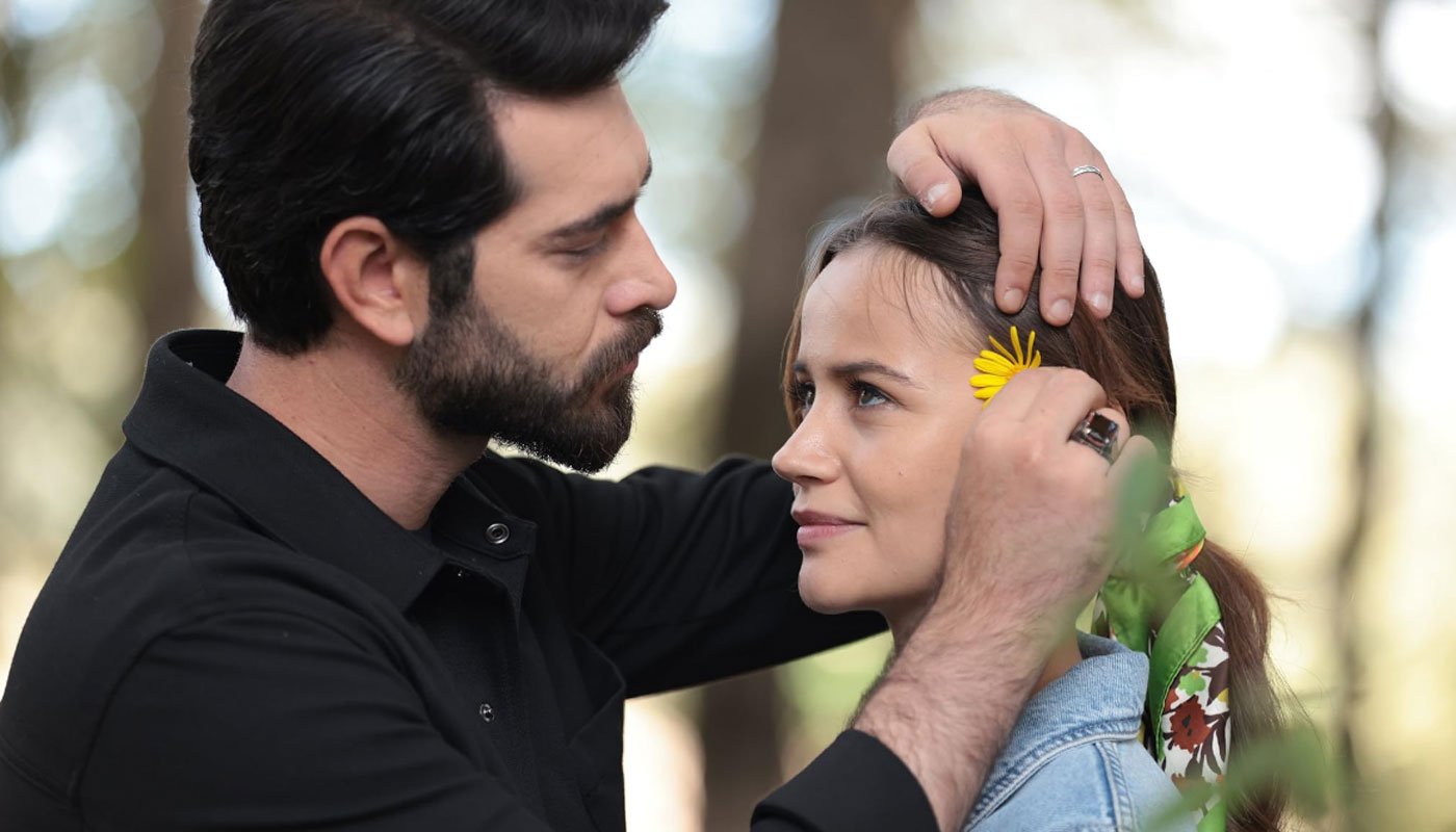 Série turca “Flores de Sangue” (2022) mistura drama e romance
