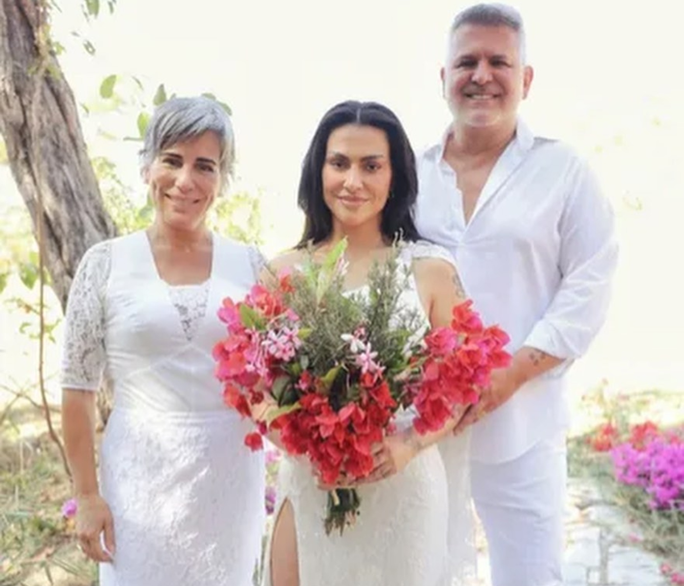 Gloria Pires com Cleo Pires e Orlando Morais no casamento