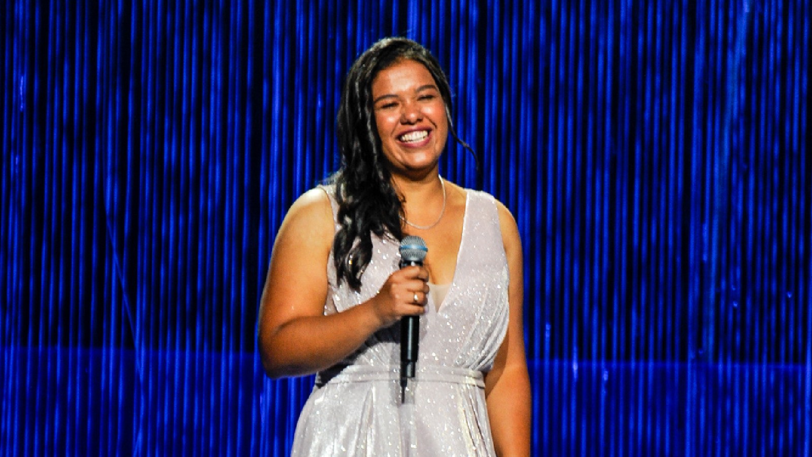 Jessica Renata emocionou ao subir no palco