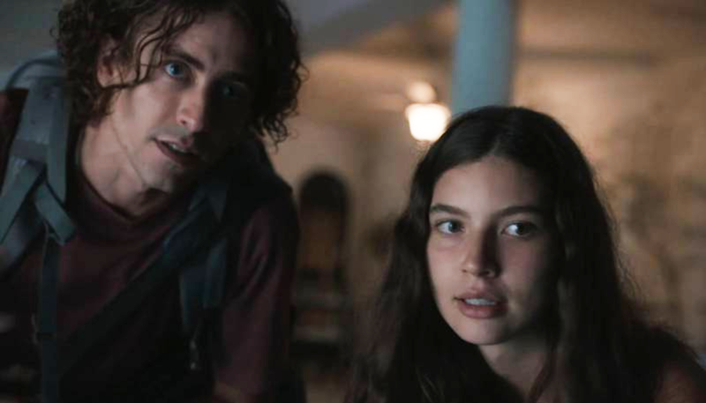 Jove (Jesuíta Barbosa) e Juma (Alanis Guillen) em cena de 