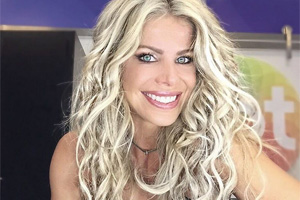 Karina Bacchi ensina sua técnica para cachos despojados e com cara de naturais