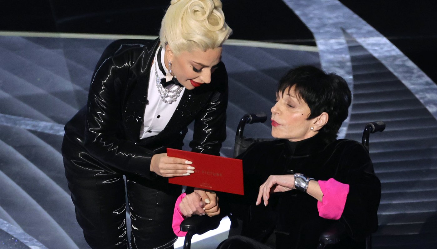 Gesto de Lady Gaga no Oscar quase passou despercebido: ajudou Liza Minnelli