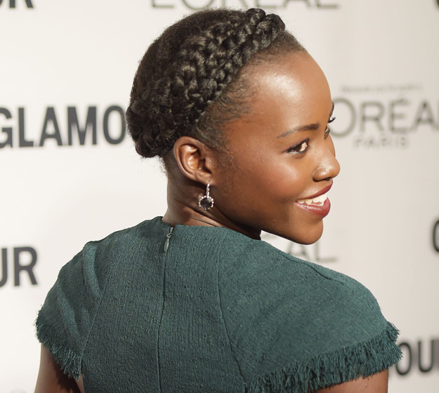 16 penteados para negras inspiradores da Lupita