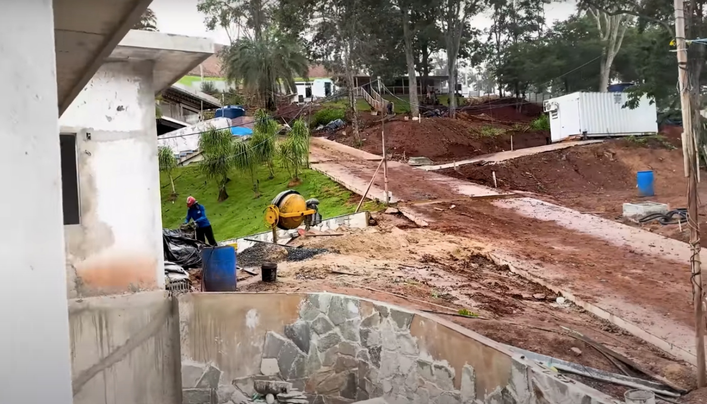Mansão de Virginia e Zé Felipe tem rua de acesso para levar de uma casa a outra