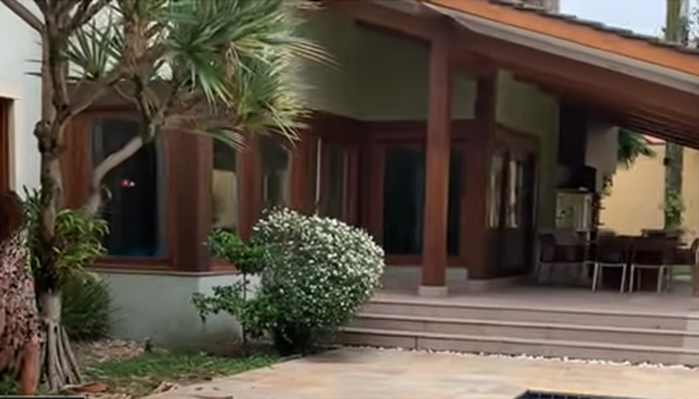 Área externa da casa de Thelminha