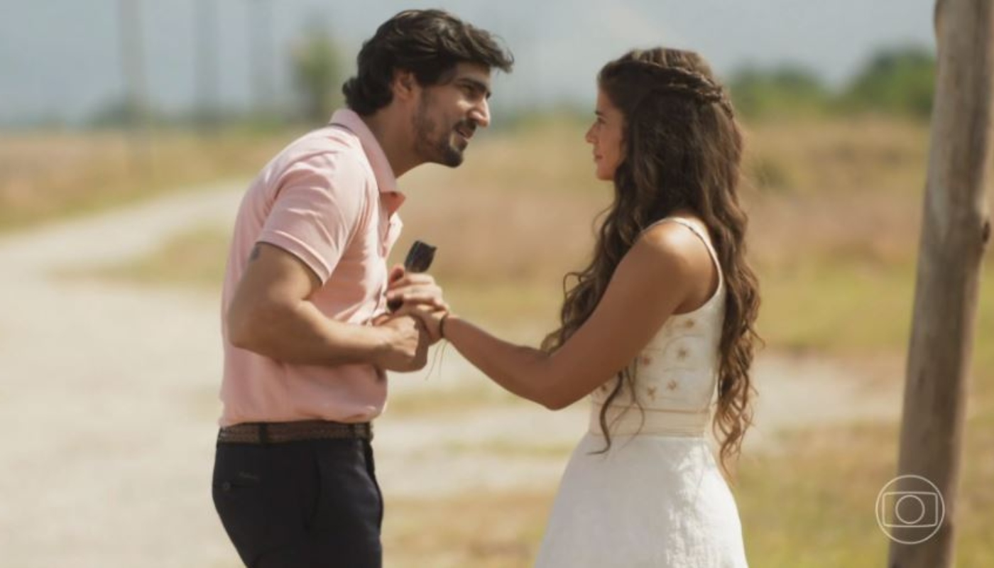 Candoca (Isadora Cruz) e Tertulinho (Renato Góes) em 