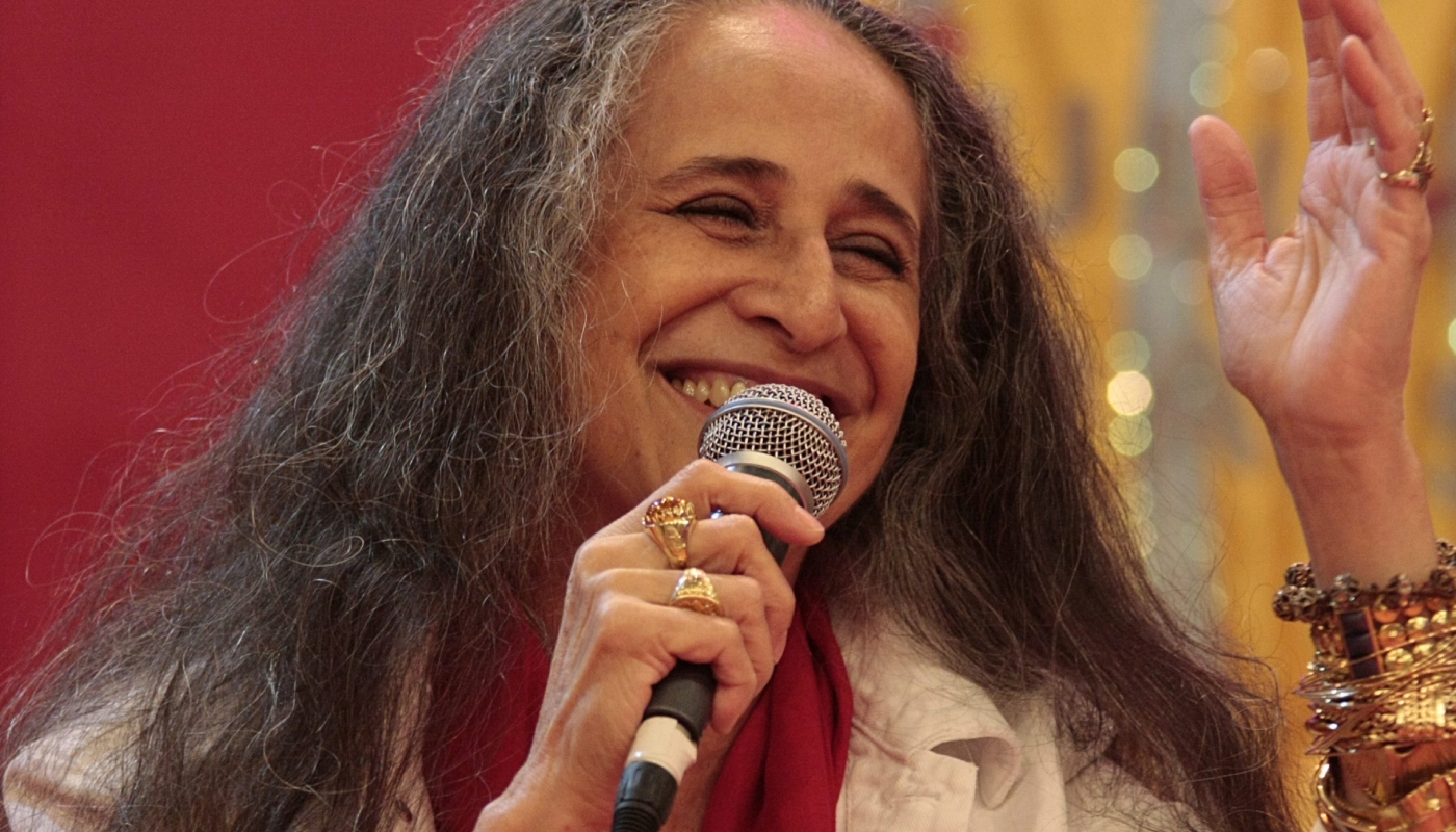 Cantora e compositora Maria Bethânia