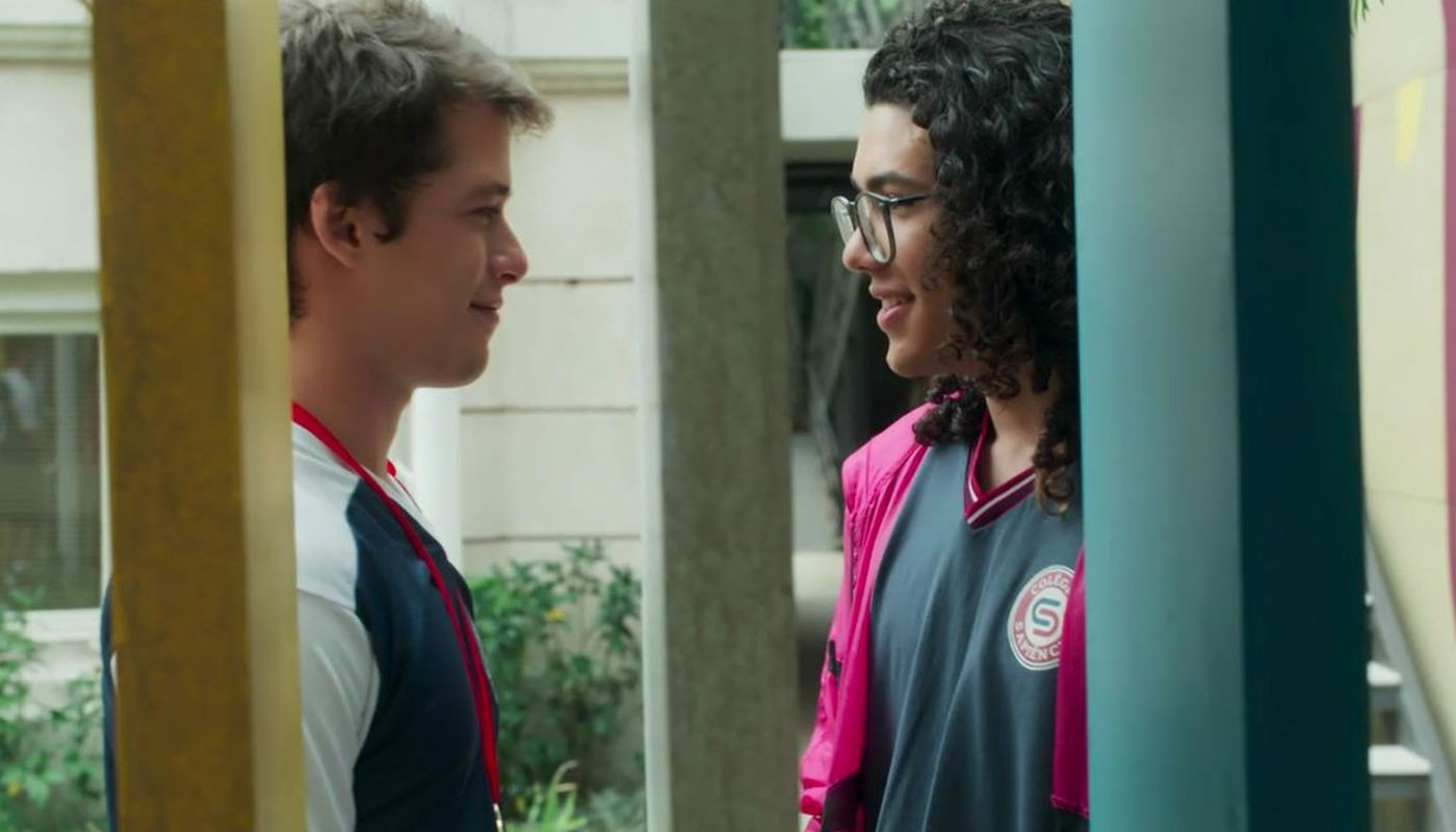 “Malhação” exibe o primeiro beijo gay entre meninos e atores comemoram: veja reações