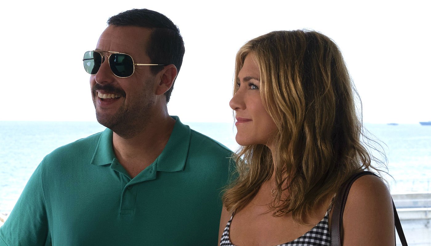 Jen Aniston revela foto de “Mistério no Mediterrâneo 2”: Adam Sandler mudou visual