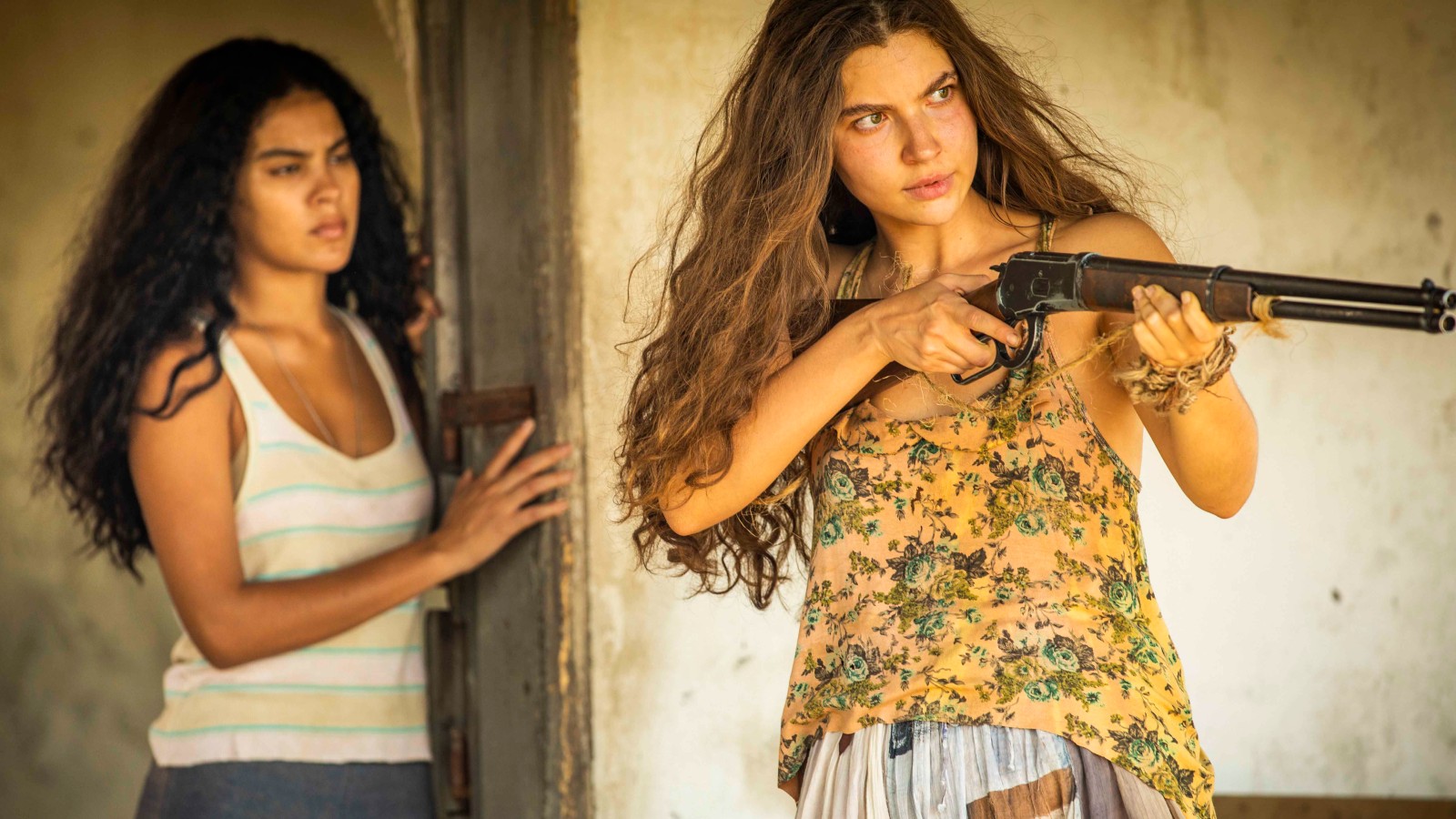 Muda (Bella Campos) e Juma (Alanis Guillen) em
