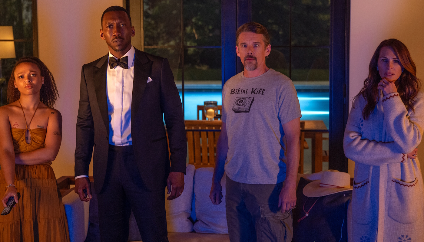 Ruth (Myha'la Herrold), G.H. (Mahershala Ali), Clay (Ethan Hawke) e Amanda (Julia Roberts) em