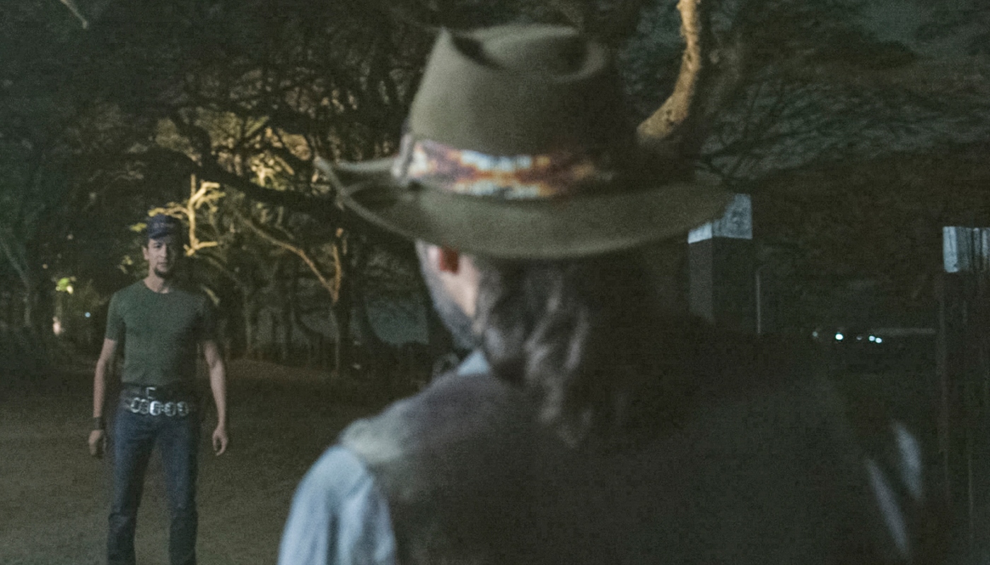 Trindade (Gabriel Sater) reencontra Zé Lucas (Irandhir Santos) em 