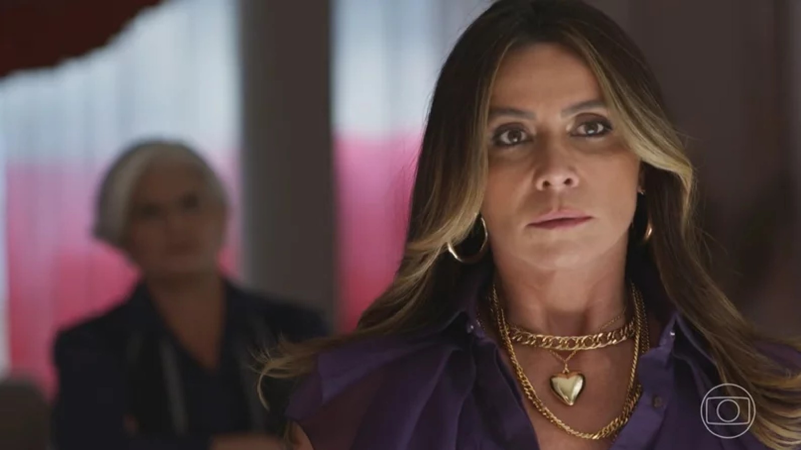 Paula (Giovanna Antonelli) tensa em 