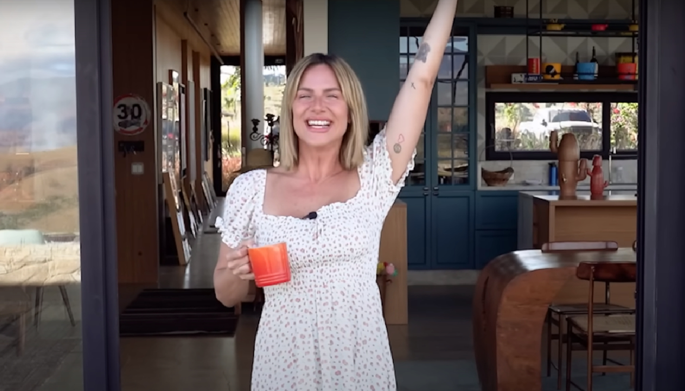 Giovanna Ewbank mostra a casa do rancho