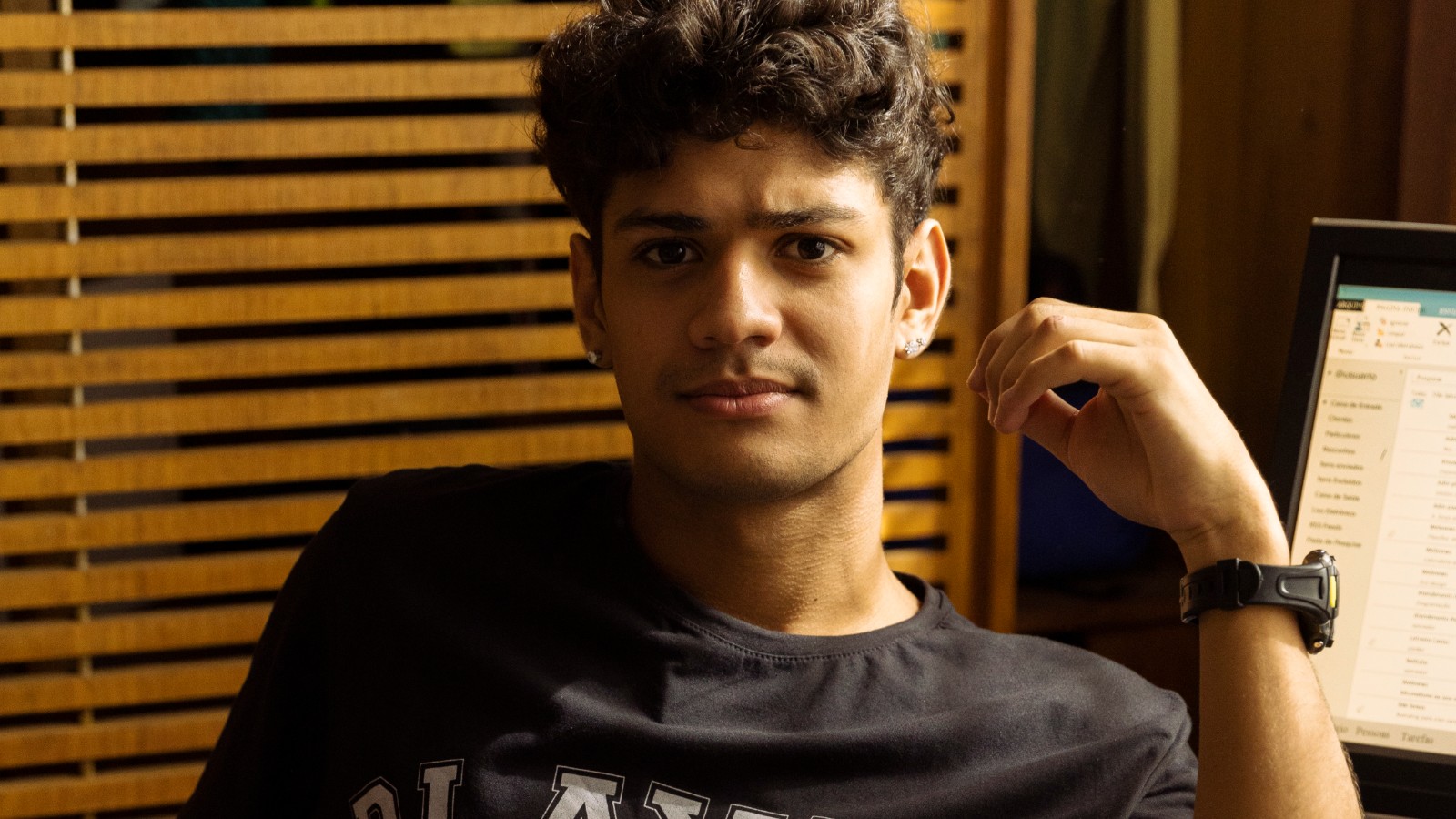 Renato (Gabriel Santana).