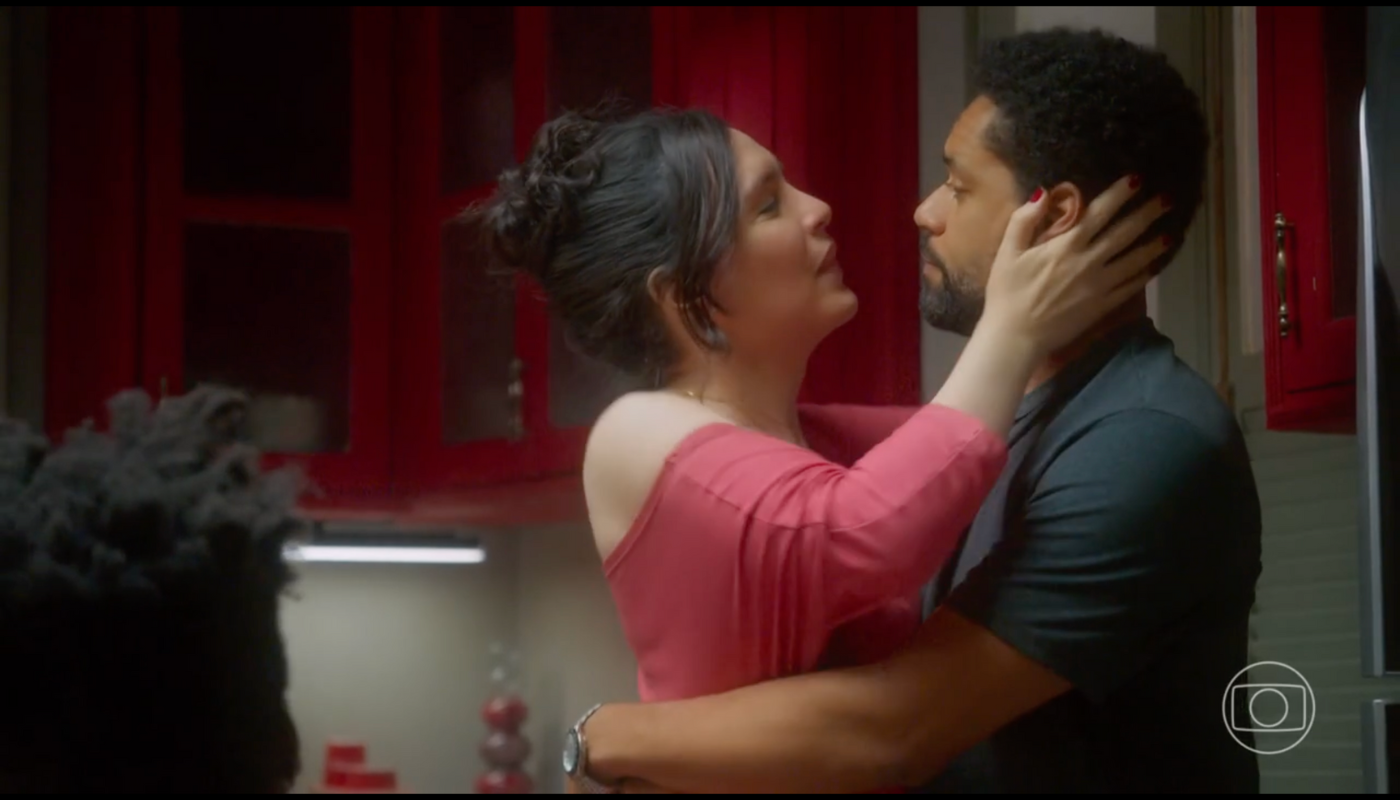 Renée (Maria Clara Spinelli) e Wagner (César Mello) em 