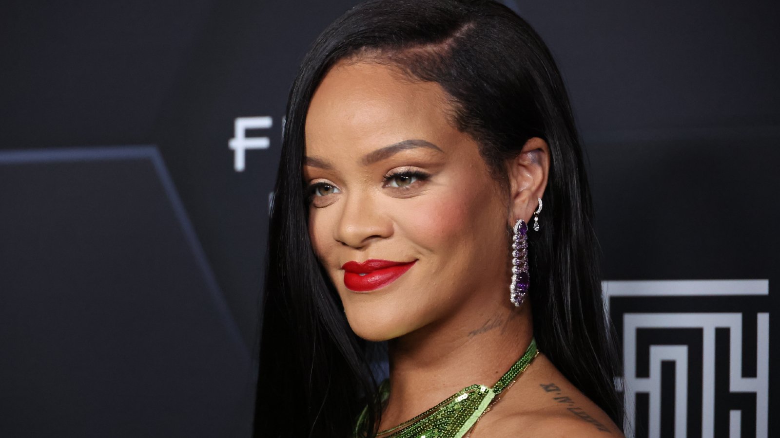 Aos 34 anos, Rihanna se torna a bilionária mais jovem dos EUA: tem patrimônio de R$ 7 bilhões