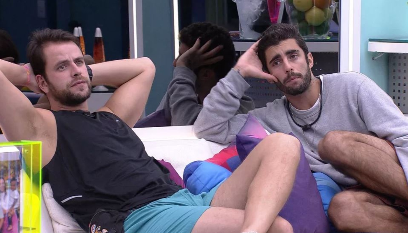 Gustavo e Pedro Scooby em conversa no BBB22