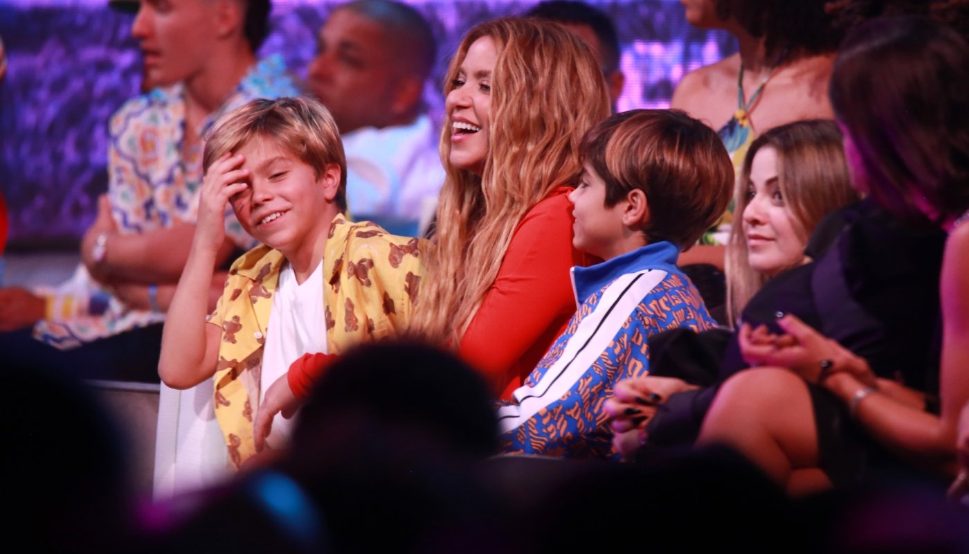 Shakira com os filhos no Premios Juventud 2023