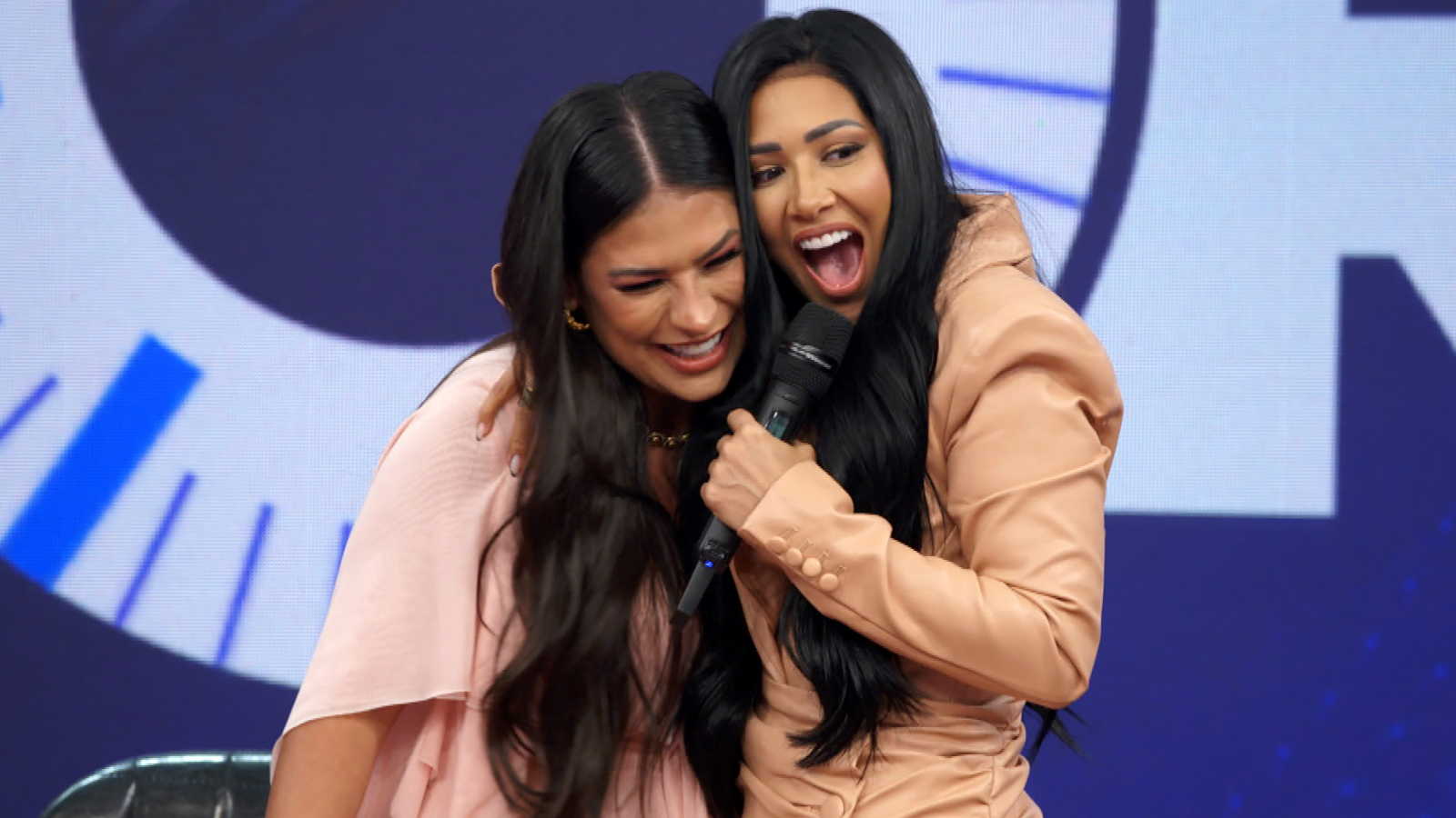 Simone e Simaria em participação no 