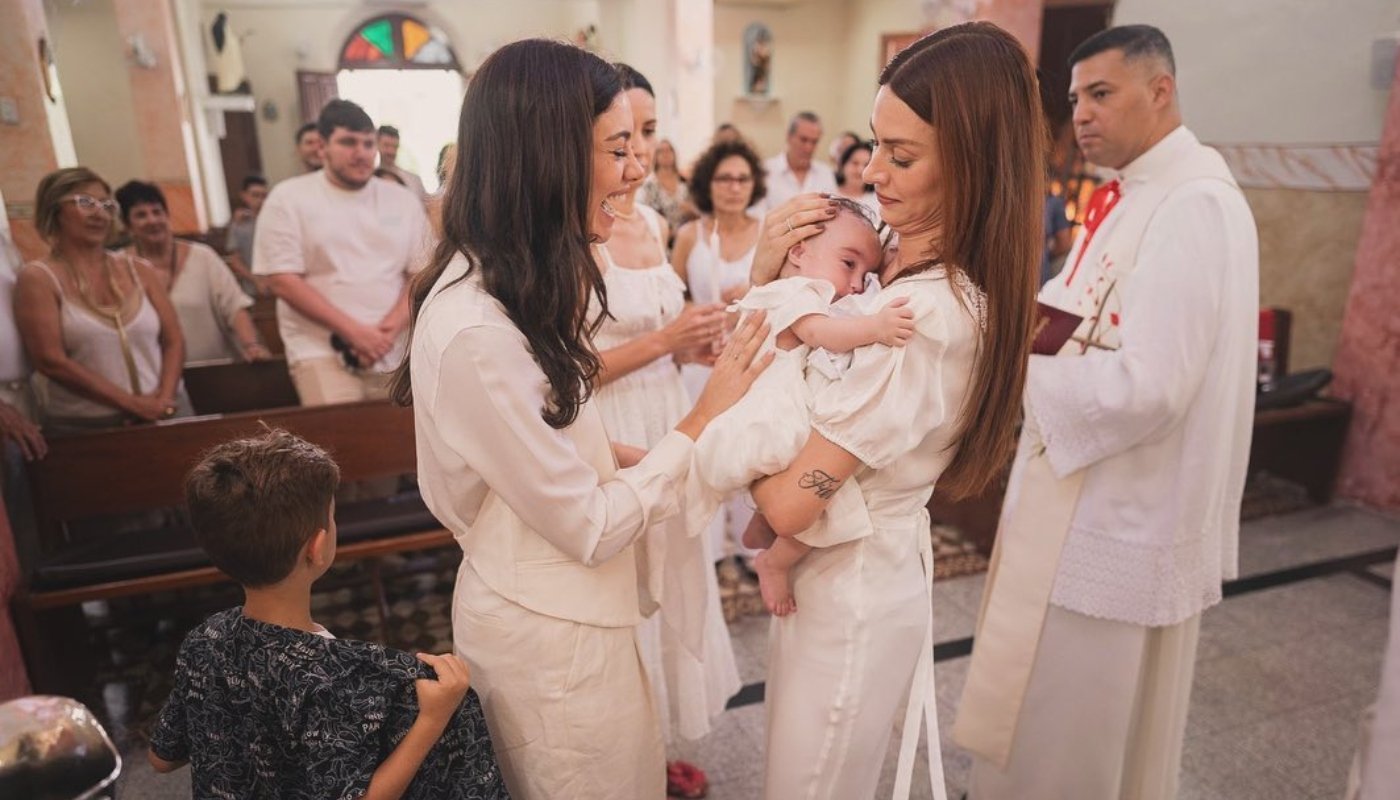 Sophie Charlotte mostra batizado da filha de Thaila Ayala