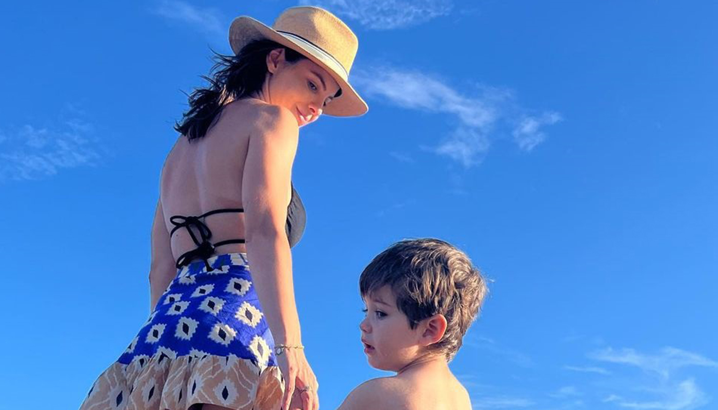 Sthefany Brito e o filho Antônio Enrico