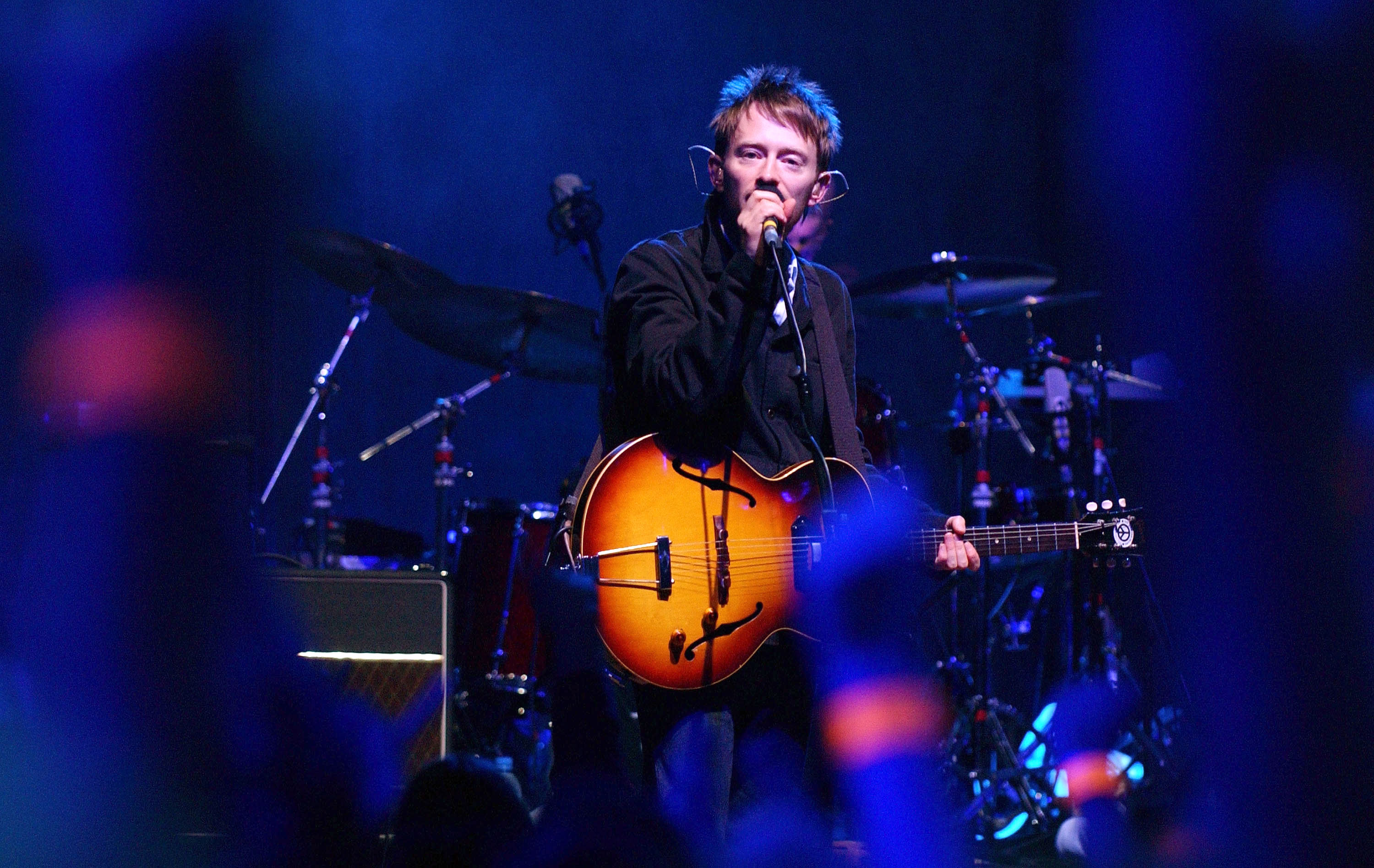 Ouça versão de hit do Radiohead com 1ª banda de Yorke